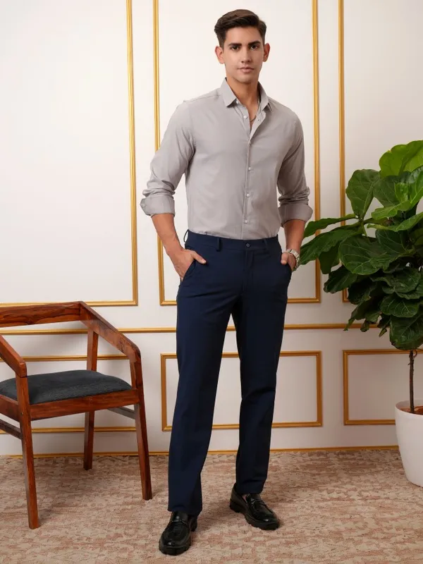  Locomotive Men Grey Solid Slim Fit Casual Shirts