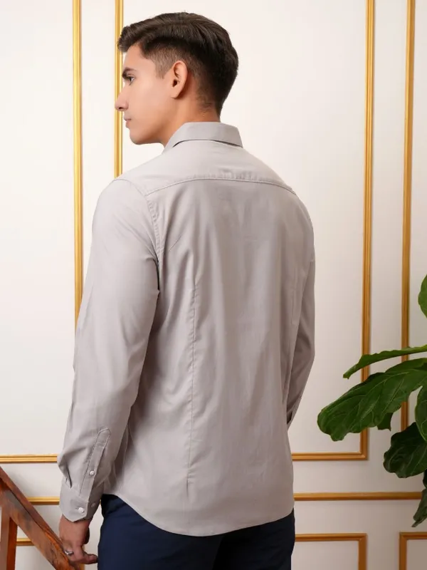  Locomotive Men Grey Solid Slim Fit Casual Shirts