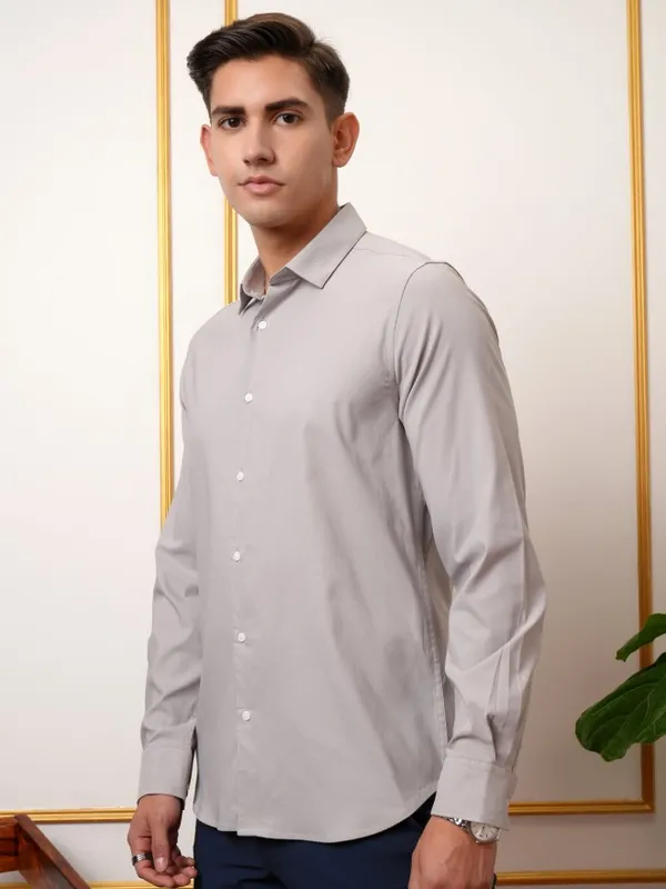  Locomotive Men Grey Solid Slim Fit Casual Shirts