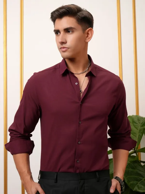  Locomotive Men Maroon Solid Slim Fit Casual Shirts