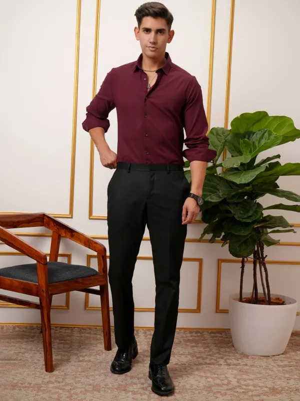  Locomotive Men Maroon Solid Slim Fit Casual Shirts