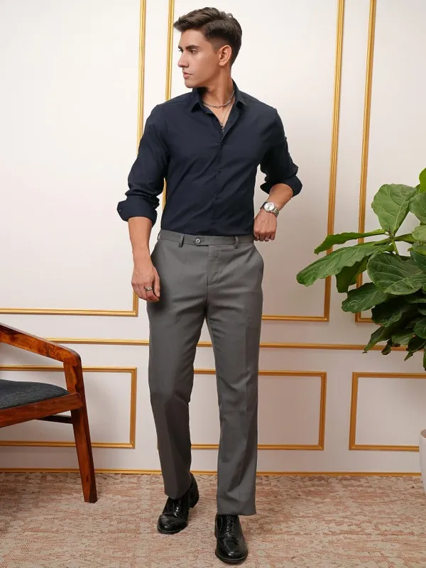  Locomotive Men Navy Blue Solid Slim Fit Casual Shirts