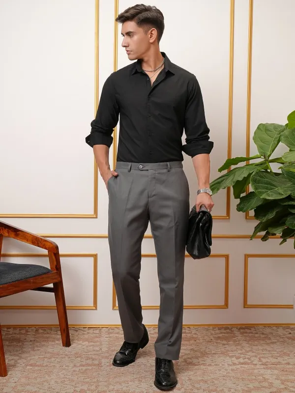  Locomotive Men Black Solid Slim Fit Casual Shirts