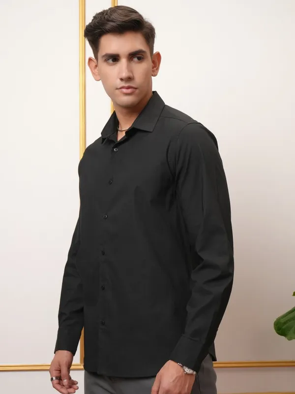  Locomotive Men Black Solid Slim Fit Casual Shirts