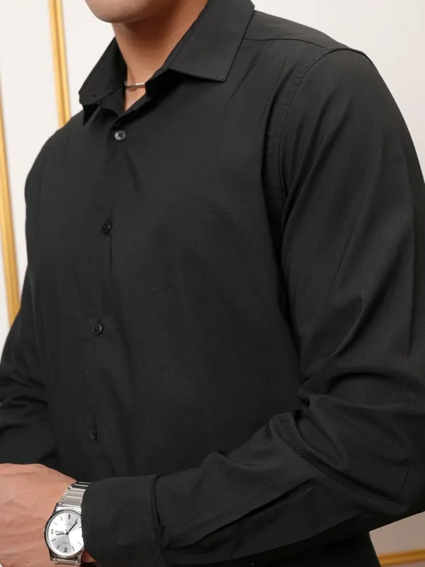  Locomotive Men Black Solid Slim Fit Casual Shirts