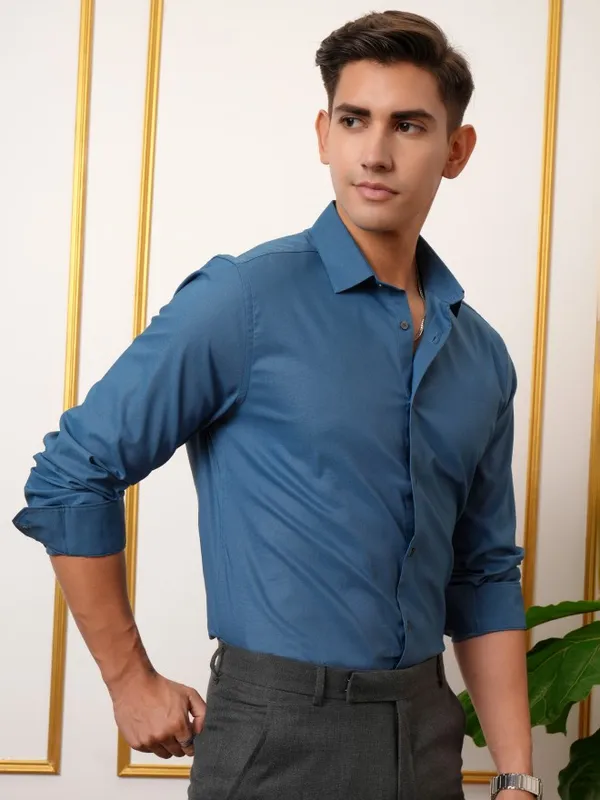  Locomotive Men Blue Solid Slim Fit Casual Shirts
