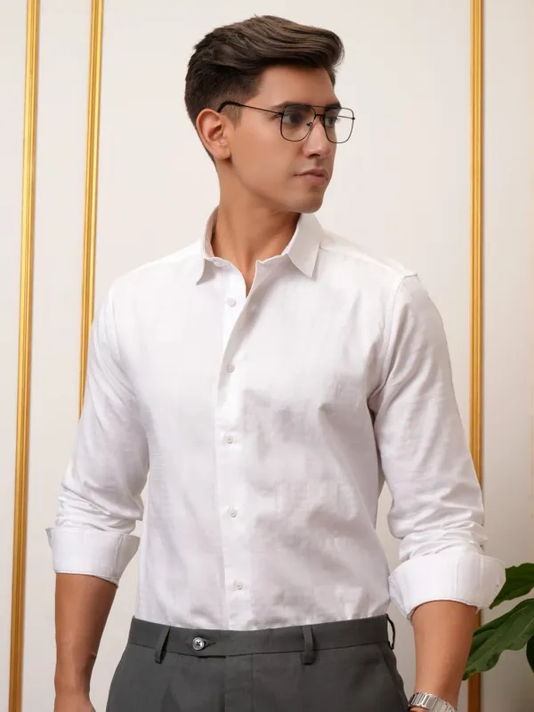 Locomotive Men White Textured Slim Fit Casual Shirt