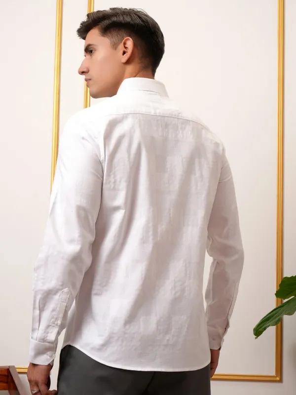 Locomotive Men White Textured Slim Fit Casual Shirt