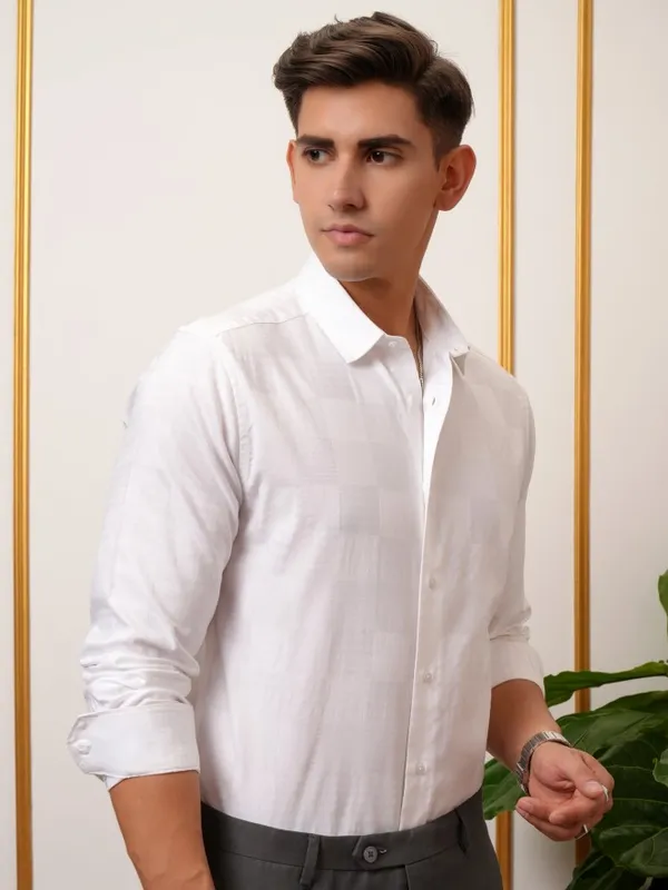 Locomotive Men White Textured Slim Fit Casual Shirt