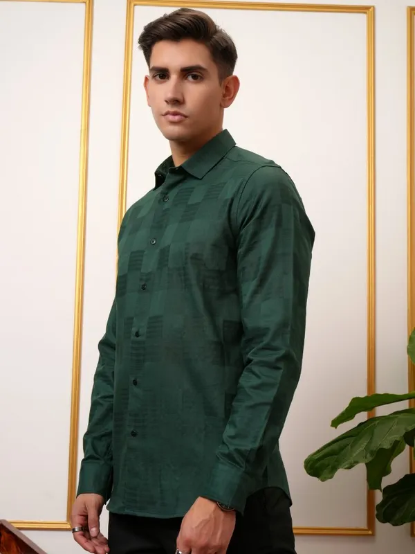 Locomotive Men Green Self Design Slim Fit Casual Shirts