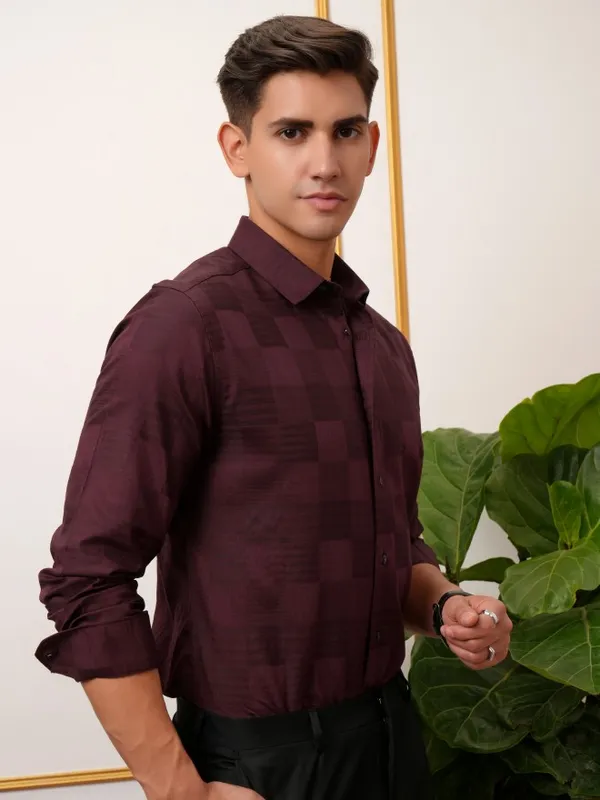 Locomotive Men Maroon Self Design Slim Fit Casual Shirts