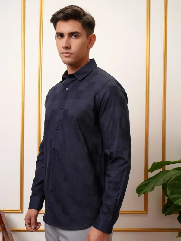 Locomotive Men Navy Blue Textured Slim Fit Casual Shirt