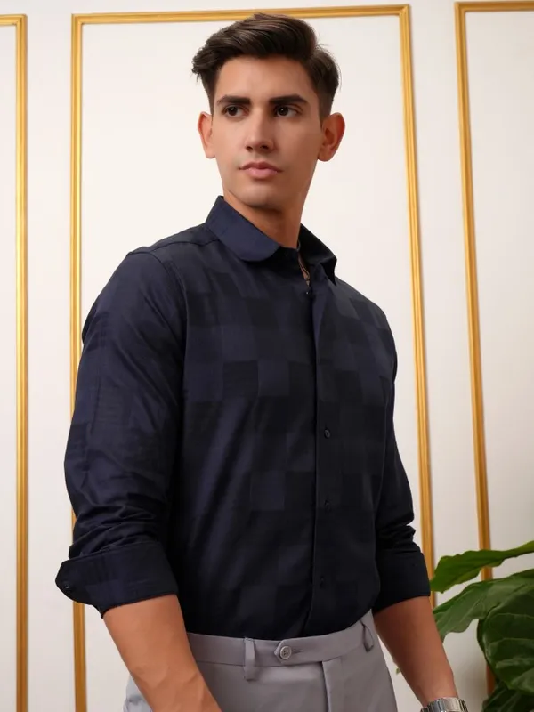 Locomotive Men Navy Blue Textured Slim Fit Casual Shirt