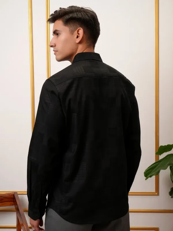  Locomotive Men Black Solid Slim Fit Casual Shirts