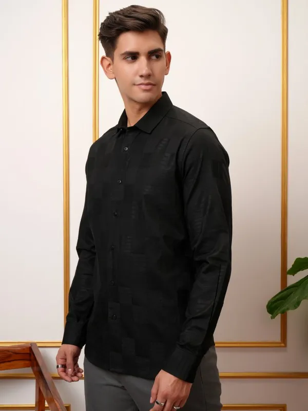  Locomotive Men Black Solid Slim Fit Casual Shirts