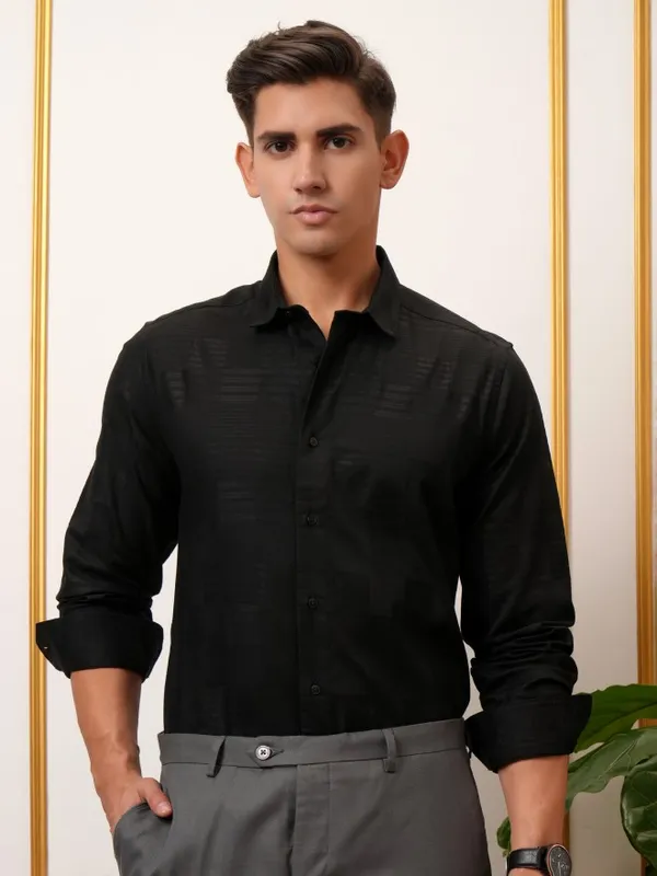  Locomotive Men Black Solid Slim Fit Casual Shirts