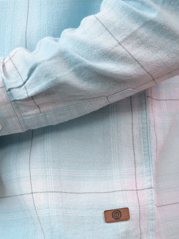  Locomotive Men Blue Checked Regular Fit Casual Shirts