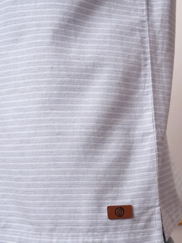  Locomotive Men Blue Striped Regular Fit Casual Shirts