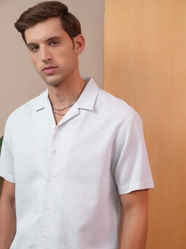  Locomotive Men Grey Striped Regular Fit Casual Shirts
