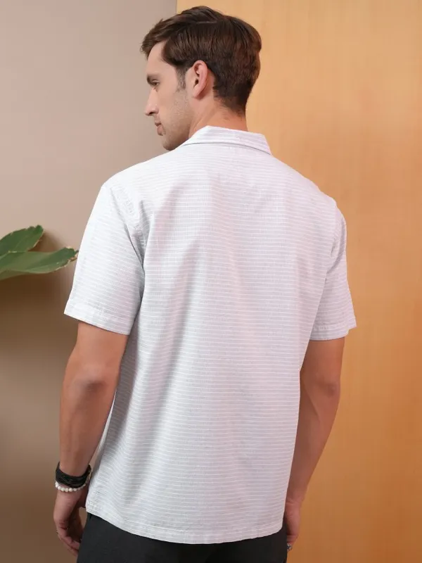  Locomotive Men Grey Striped Regular Fit Casual Shirts
