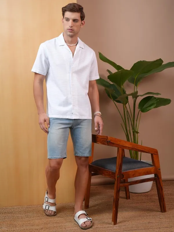  Locomotive Men White Striped Regular Fit Casual Shirts
