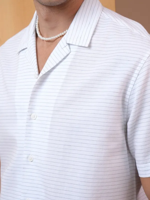  Locomotive Men White Striped Regular Fit Casual Shirts