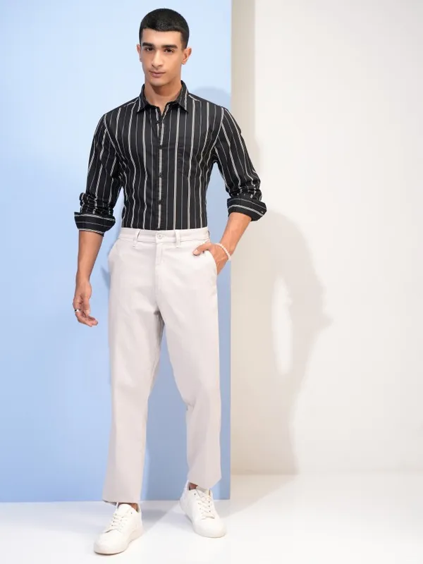  Highlander Men Black Striped Slim Fit Casual Shirts