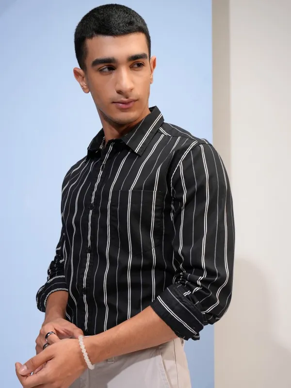  Highlander Men Black Striped Slim Fit Casual Shirts