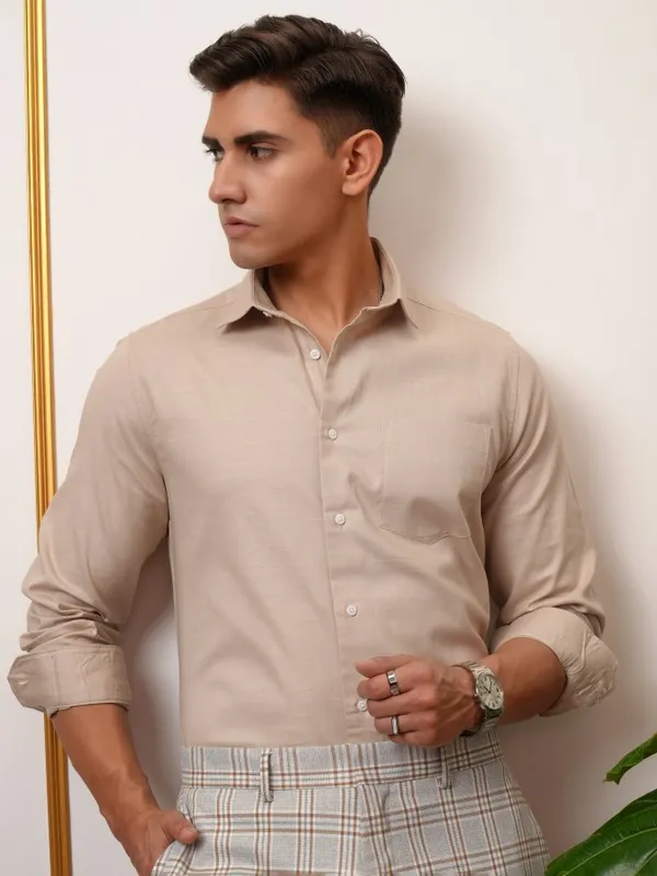  Locomotive Men Beige Solid Slim Fit Casual Shirts