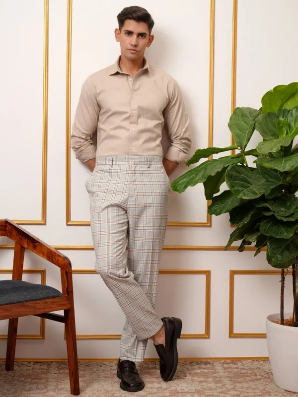  Locomotive Men Beige Solid Slim Fit Casual Shirts