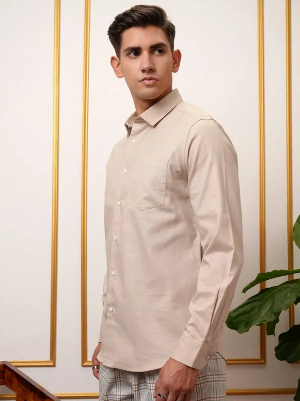  Locomotive Men Beige Solid Slim Fit Casual Shirts