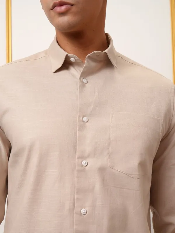  Locomotive Men Beige Solid Slim Fit Casual Shirts