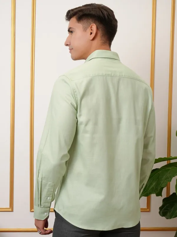  Locomotive Men Green Solid Slim Fit Casual Shirts