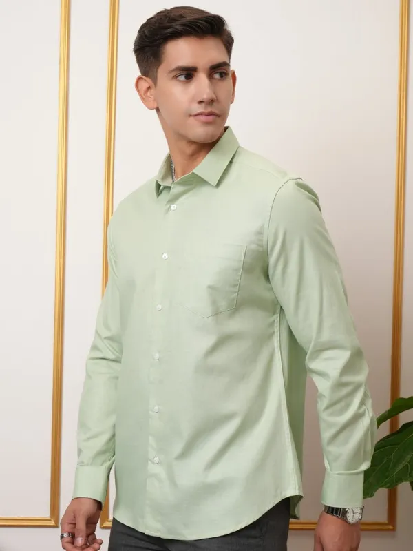  Locomotive Men Green Solid Slim Fit Casual Shirts