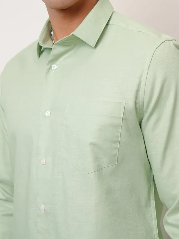  Locomotive Men Green Solid Slim Fit Casual Shirts