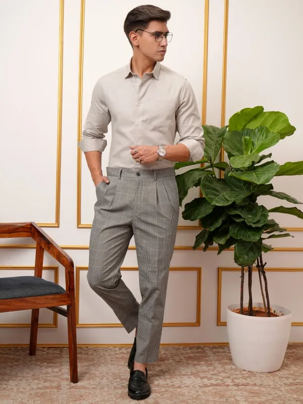 Locomotive Men Beige Solid Slim Fit Casual Shirt