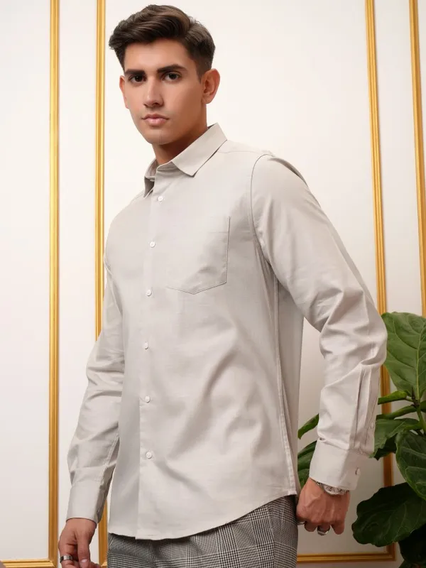 Locomotive Men Beige Solid Slim Fit Casual Shirt