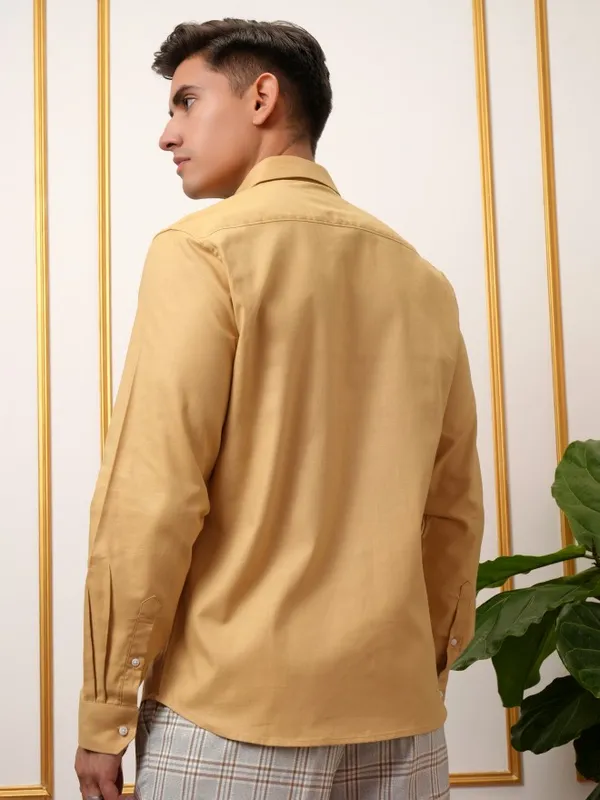  Locomotive Men Mustard Solid Slim Fit Casual Shirts