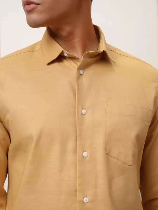  Locomotive Men Mustard Solid Slim Fit Casual Shirts