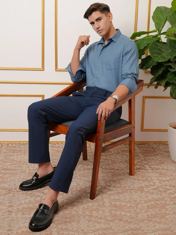  Locomotive Men Blue Solid Slim Fit Casual Shirts