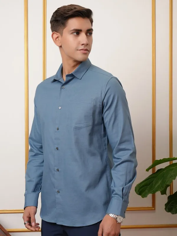  Locomotive Men Blue Solid Slim Fit Casual Shirts