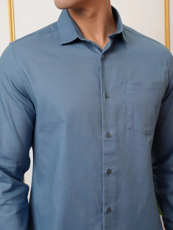  Locomotive Men Blue Solid Slim Fit Casual Shirts