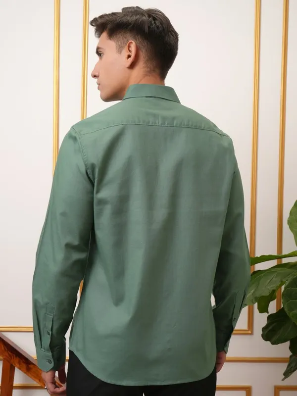  Locomotive Men Green Solid Slim Fit Casual Shirts