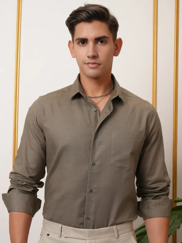  Locomotive Men Khaki Solid Slim Fit Casual Shirts