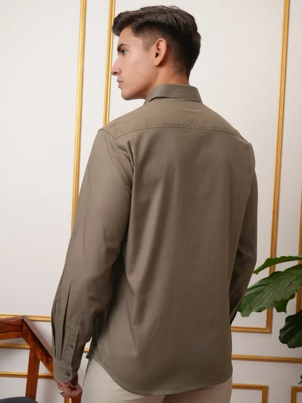  Locomotive Men Khaki Solid Slim Fit Casual Shirts
