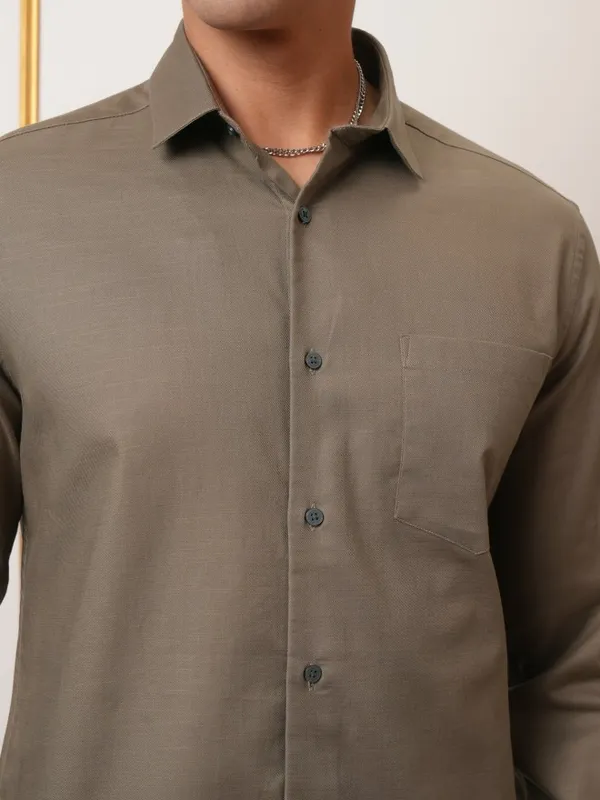  Locomotive Men Khaki Solid Slim Fit Casual Shirts