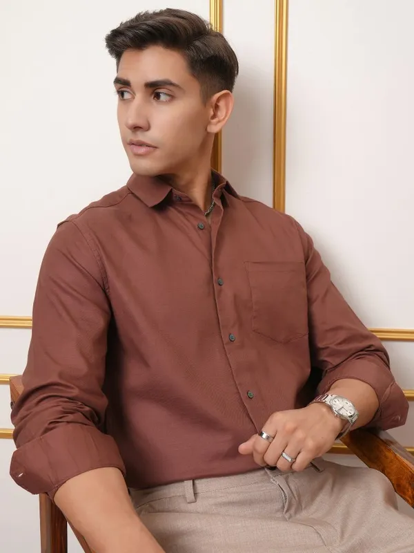  Locomotive Men Terracotta Solid Slim Fit Casual Shirts