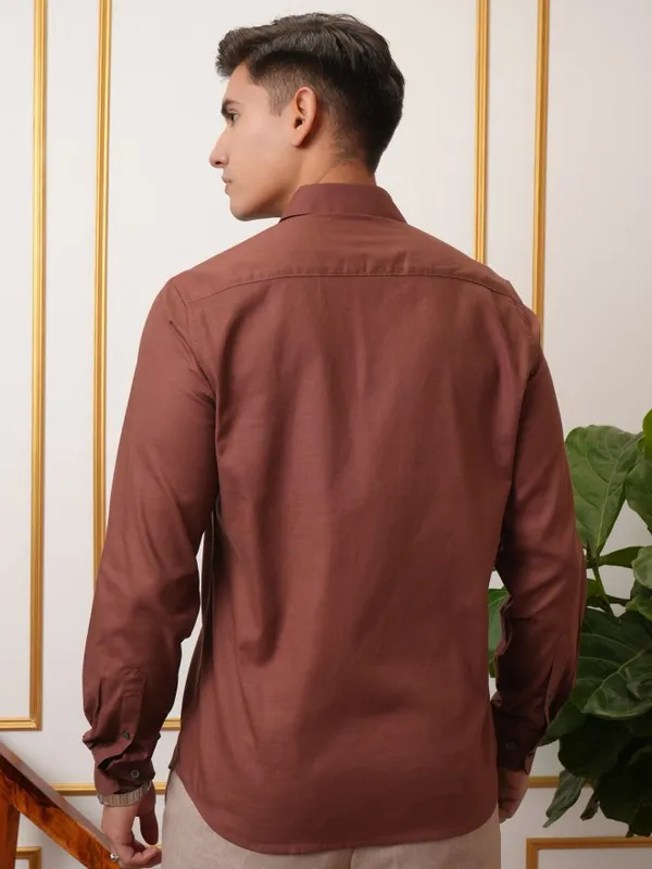  Locomotive Men Terracotta Solid Slim Fit Casual Shirts