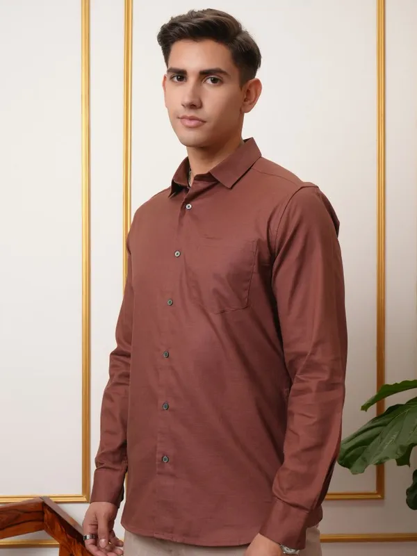  Locomotive Men Terracotta Solid Slim Fit Casual Shirts