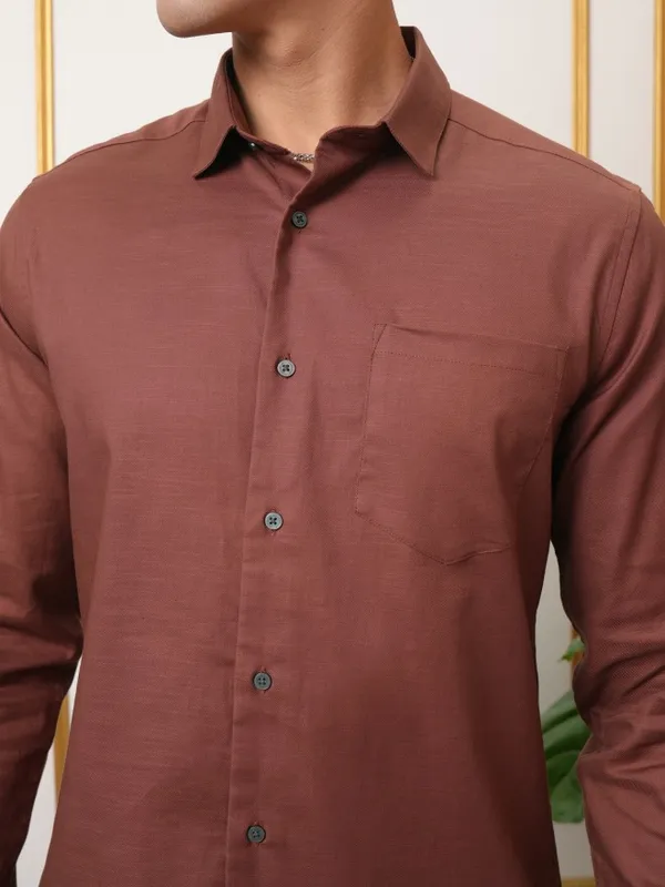  Locomotive Men Terracotta Solid Slim Fit Casual Shirts